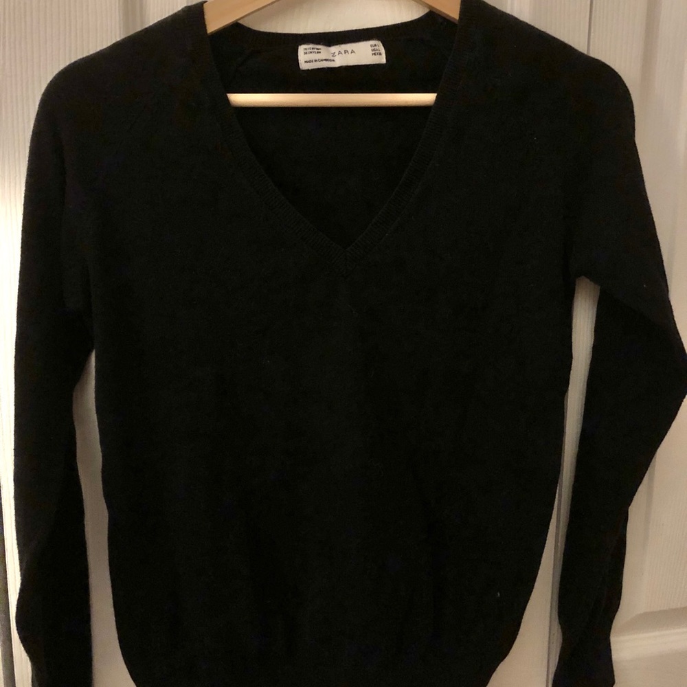 SOLD - Zara Black V-Neck Sweater - Size Large